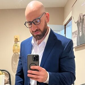 Meet your Posher, Levon